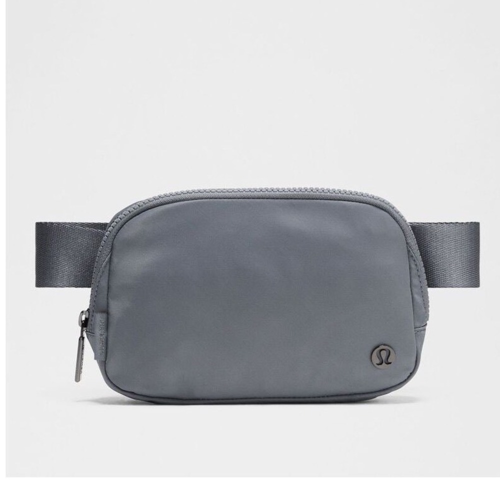 Lululemon Everywhere Belt Bag 1L Asphalt Grey Adjustable Crossbody Unisex